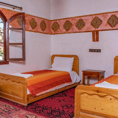Hotel Awayou Bou Tharar Екстер'єр фото