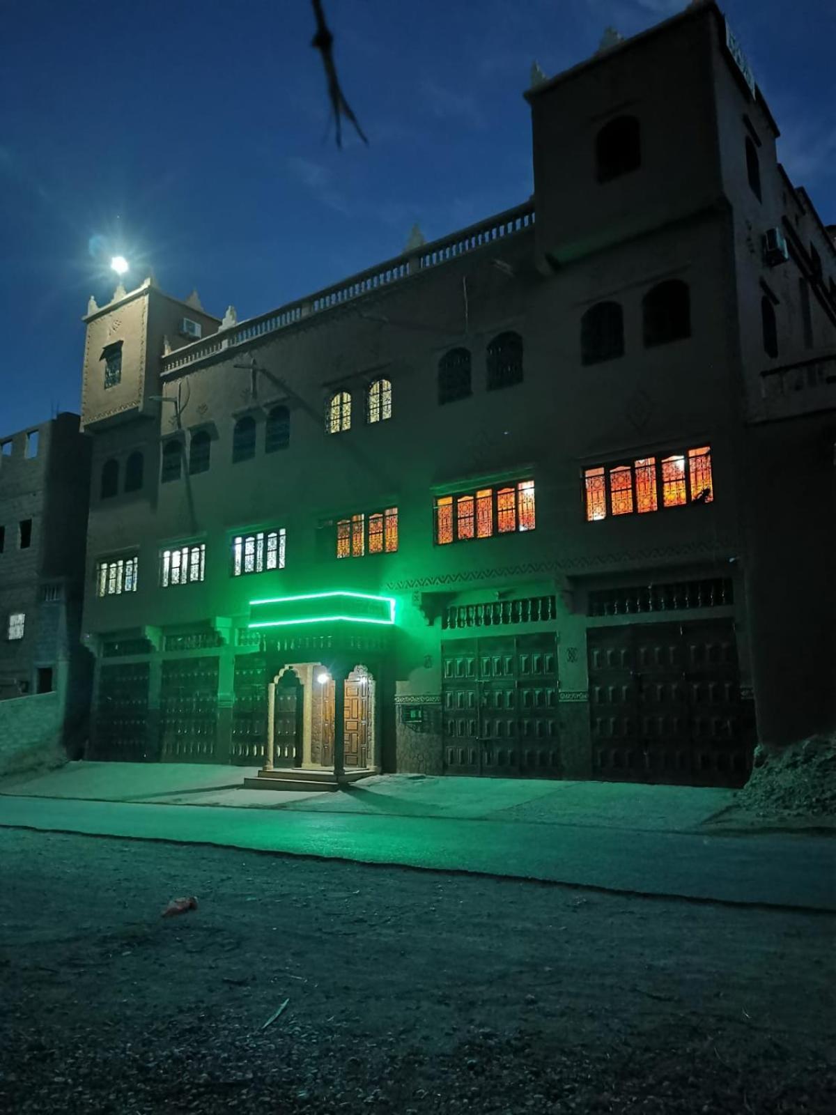 Hotel Awayou Bou Tharar Екстер'єр фото