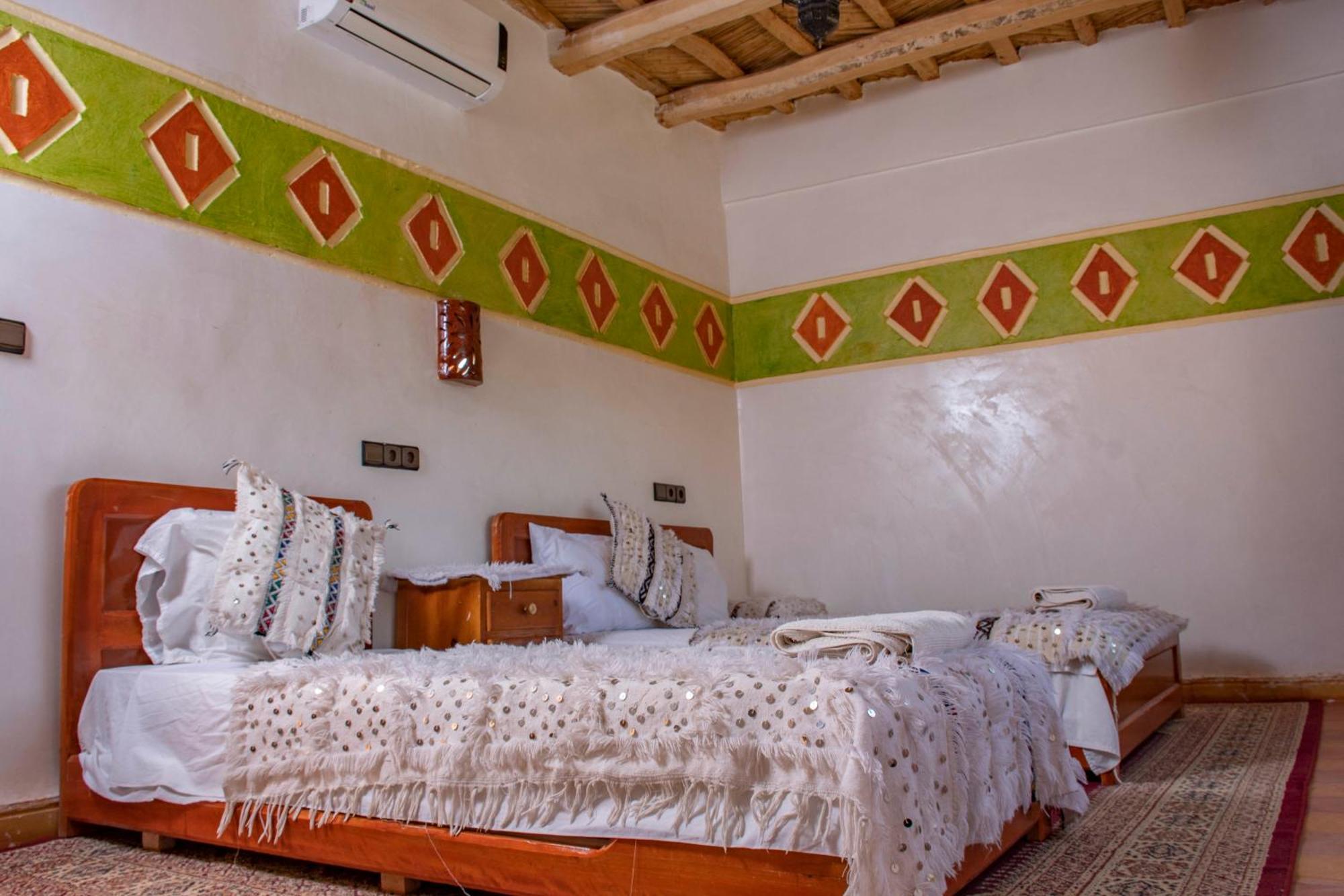 Hotel Awayou Bou Tharar Екстер'єр фото