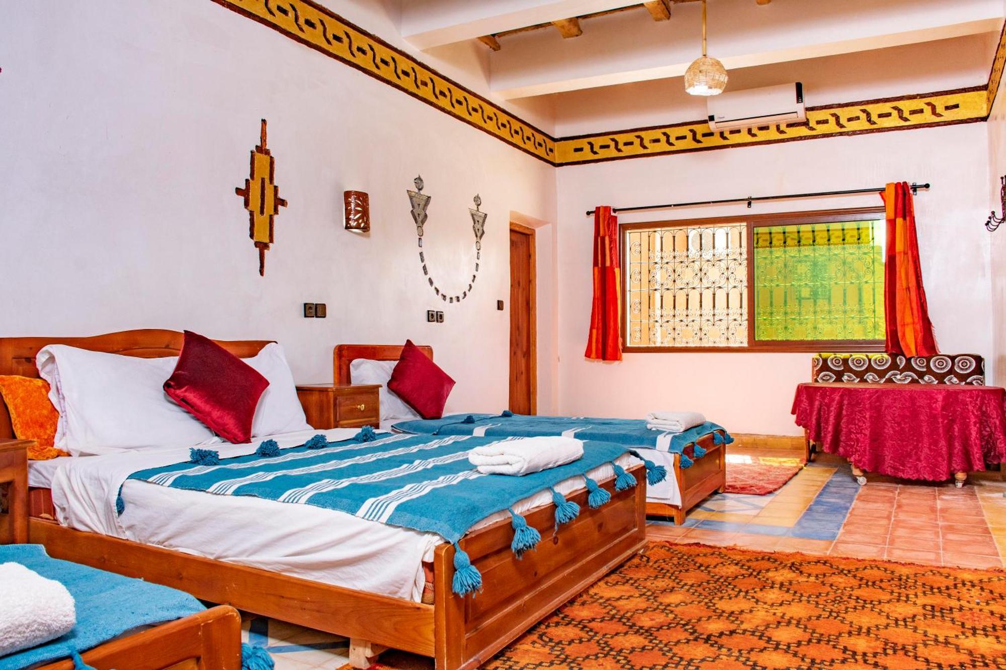 Hotel Awayou Bou Tharar Екстер'єр фото