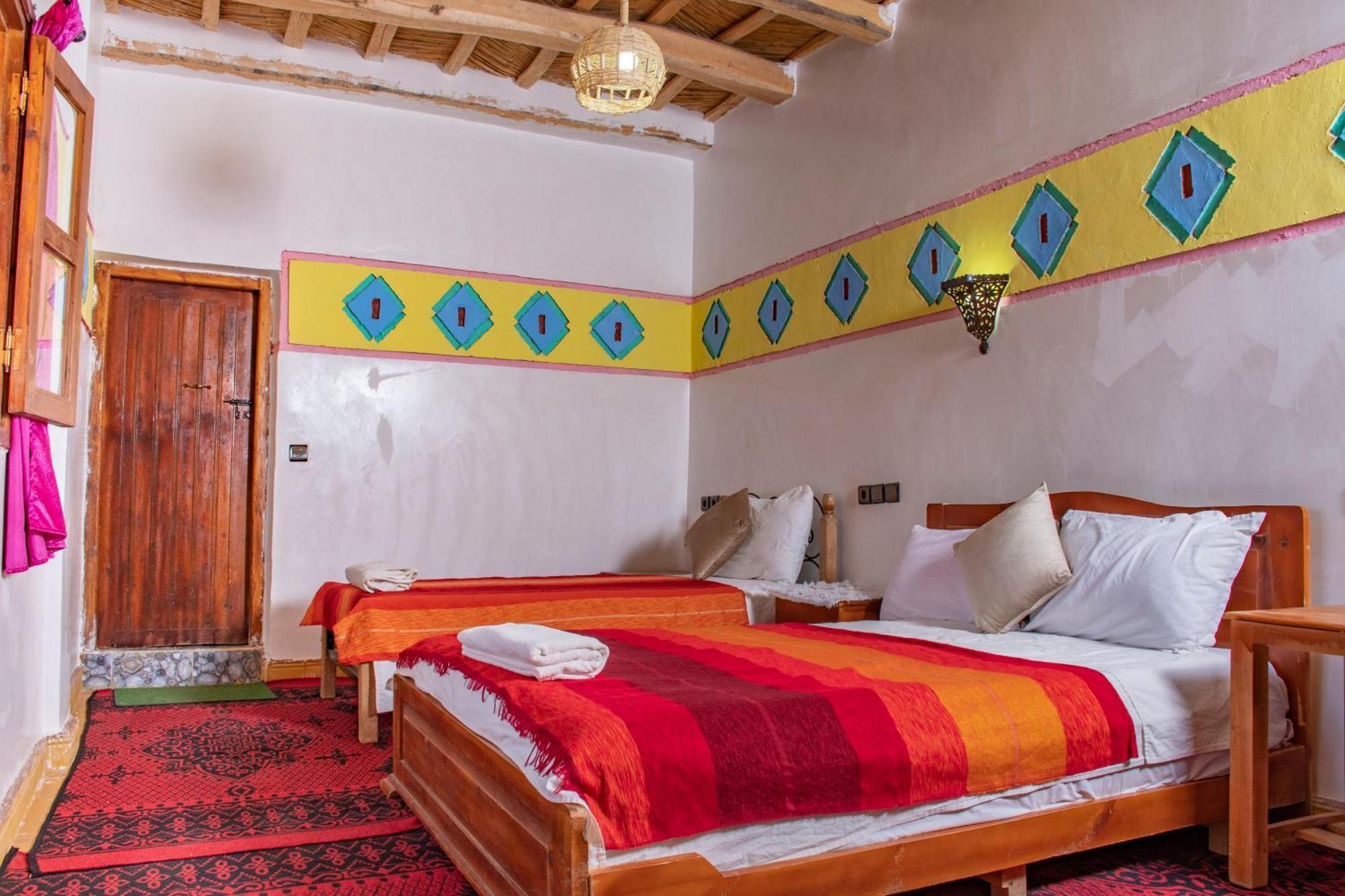 Hotel Awayou Bou Tharar Екстер'єр фото