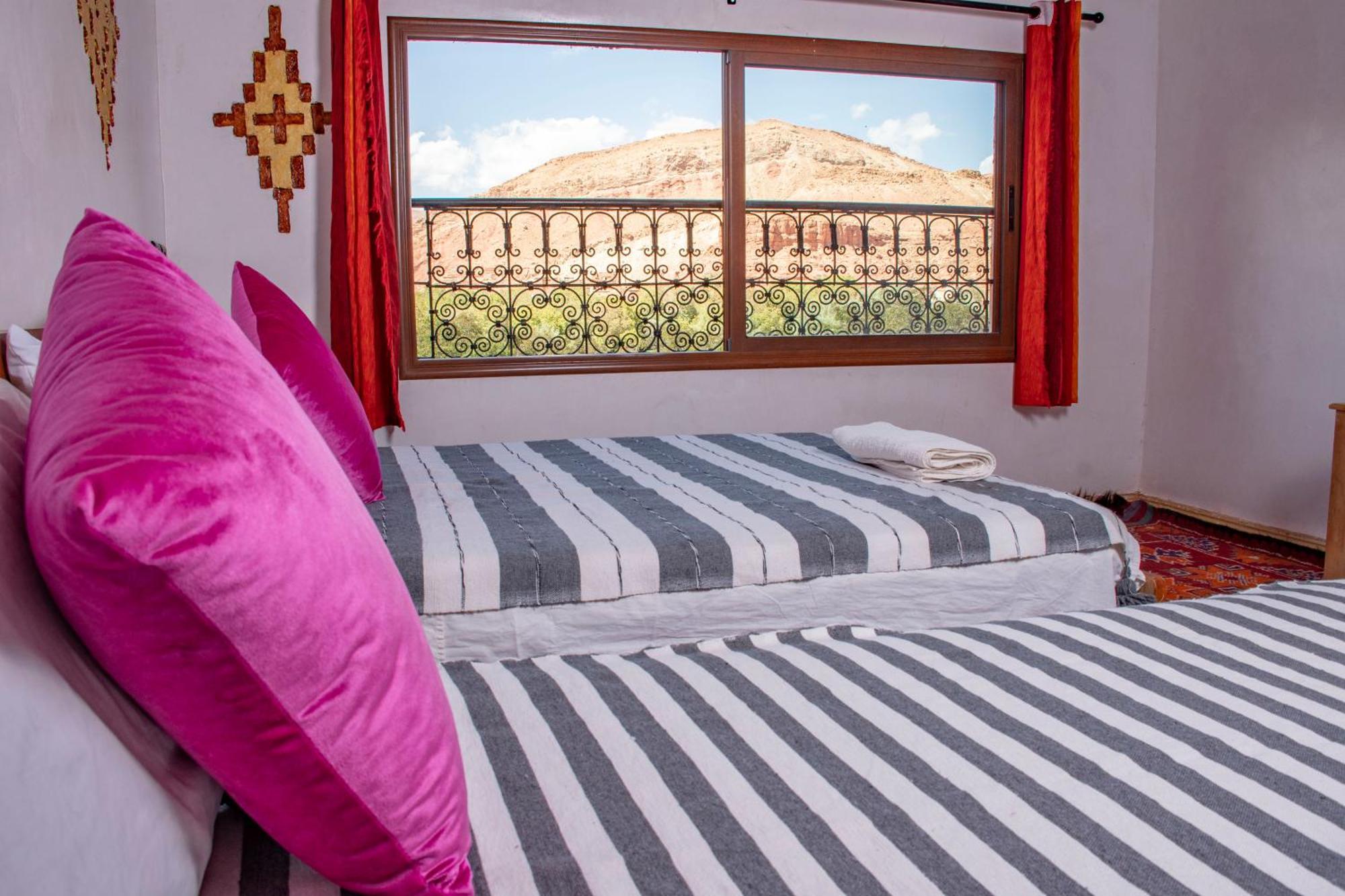 Hotel Awayou Bou Tharar Екстер'єр фото