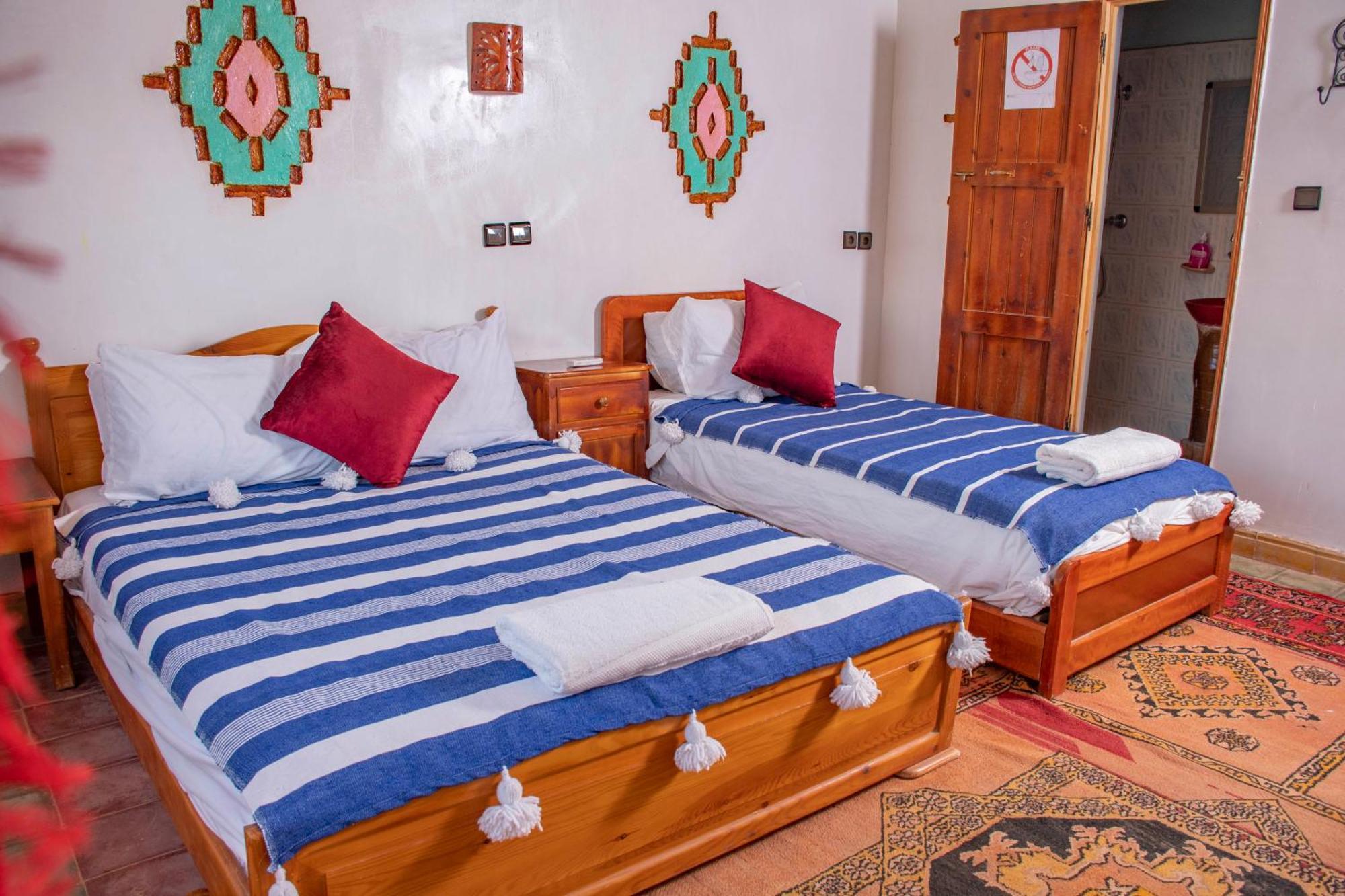 Hotel Awayou Bou Tharar Екстер'єр фото