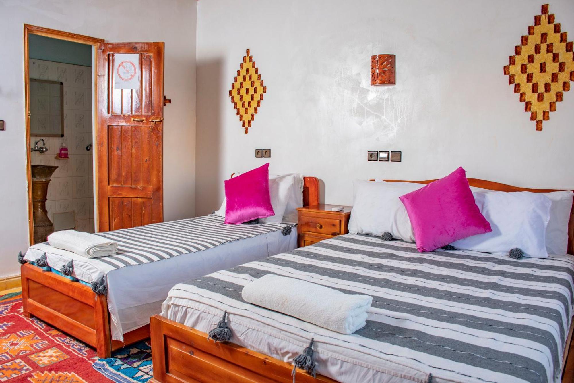 Hotel Awayou Bou Tharar Екстер'єр фото