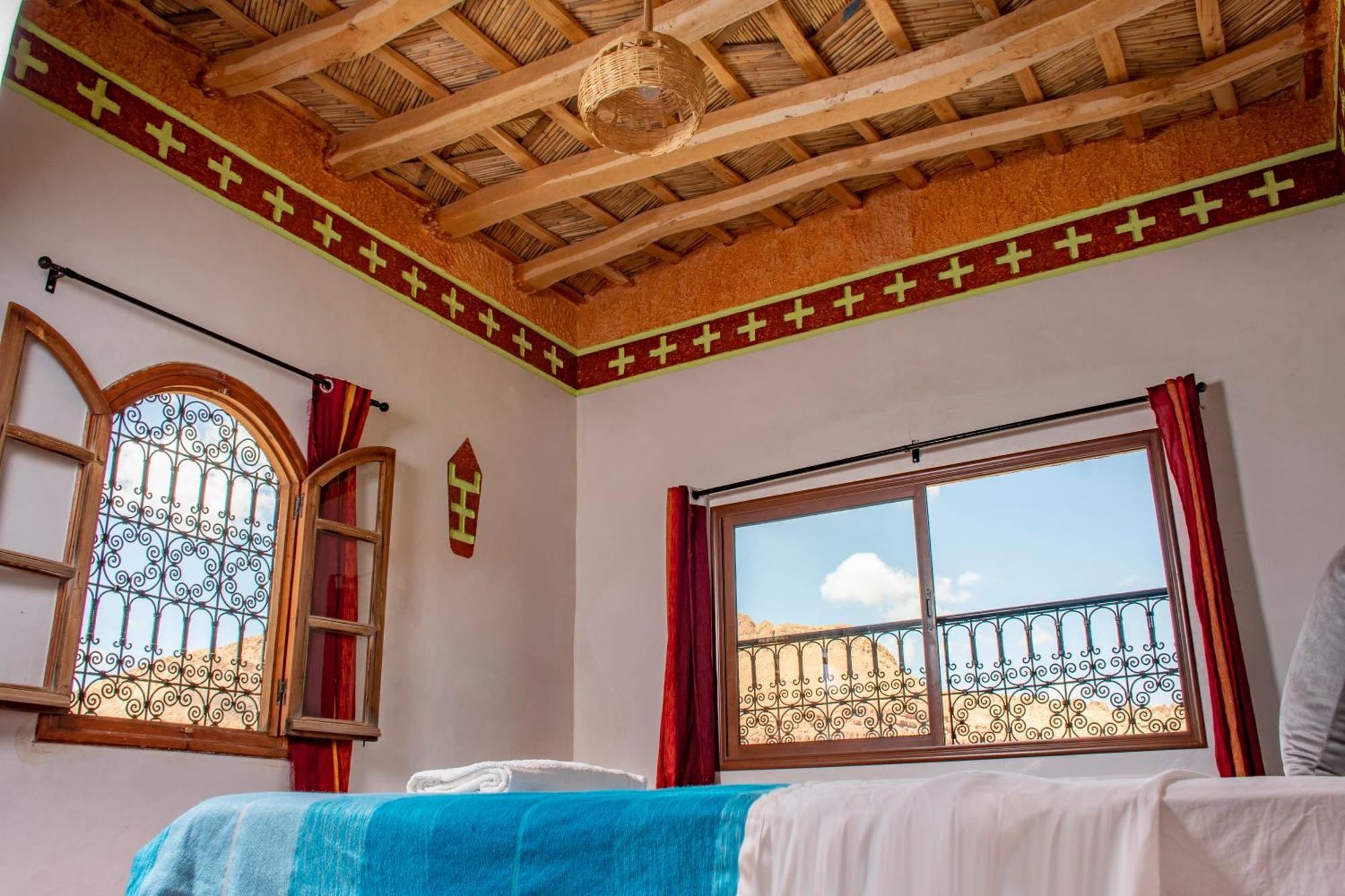 Hotel Awayou Bou Tharar Екстер'єр фото