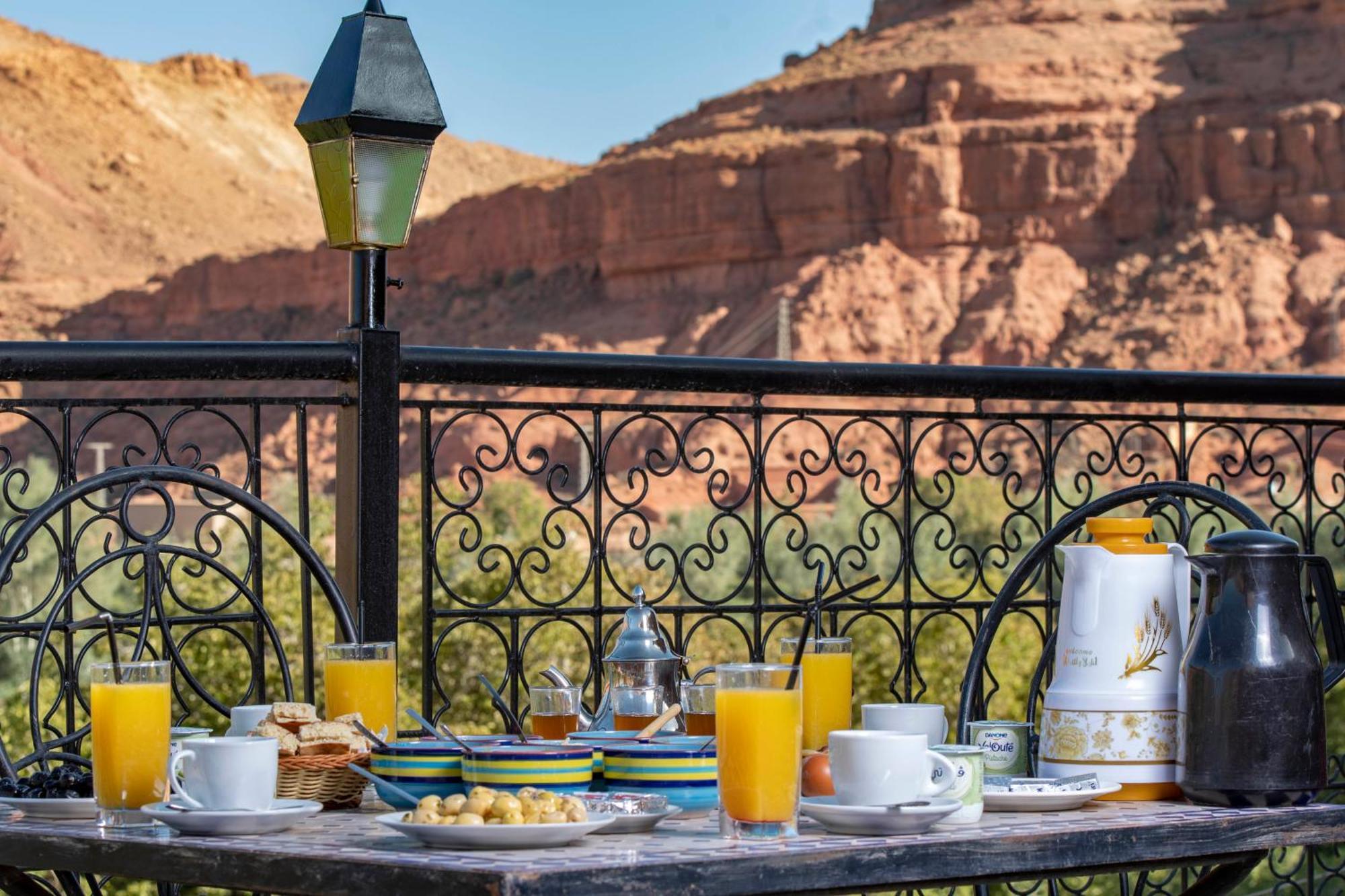 Hotel Awayou Bou Tharar Екстер'єр фото