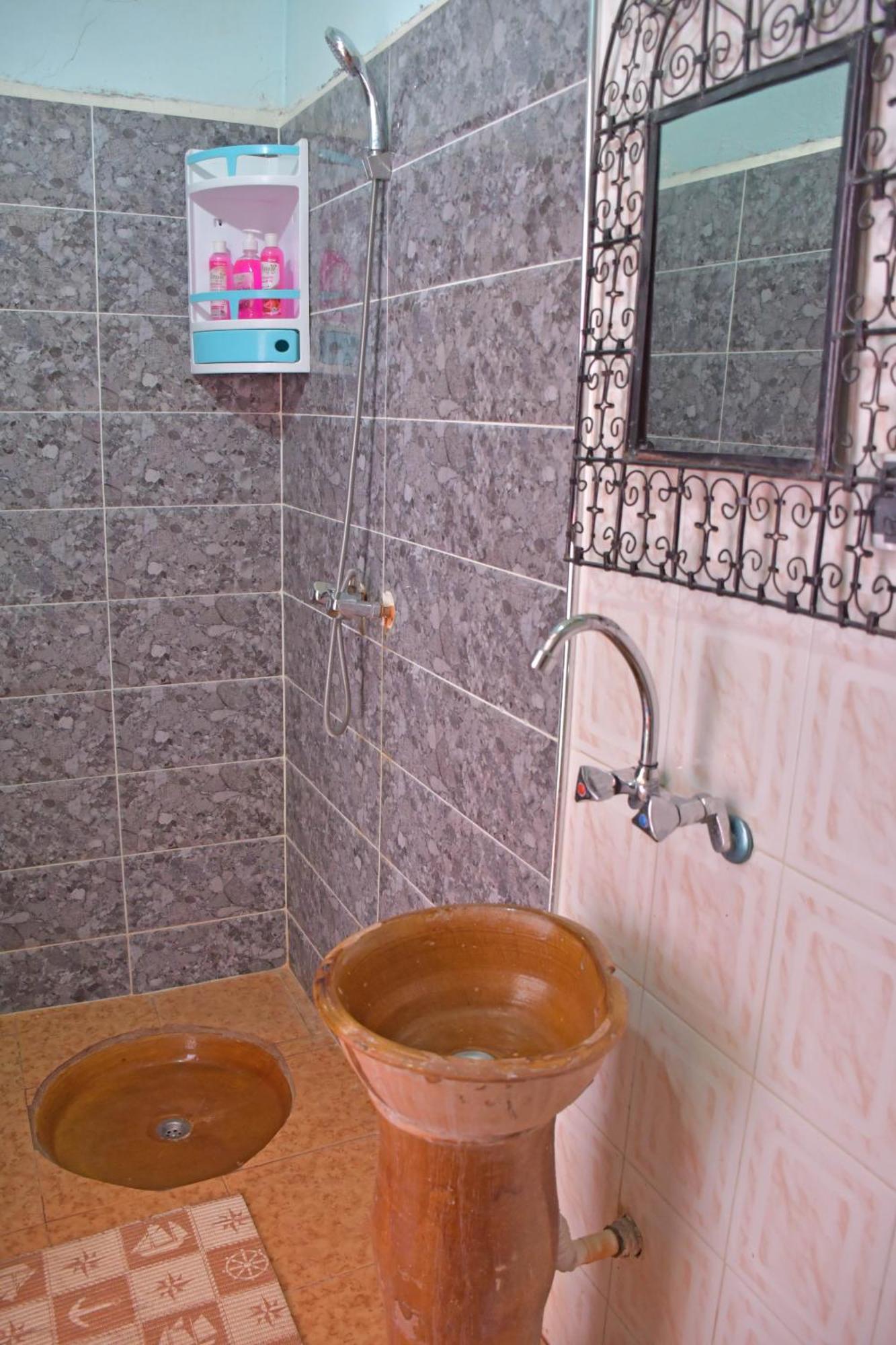 Hotel Awayou Bou Tharar Екстер'єр фото