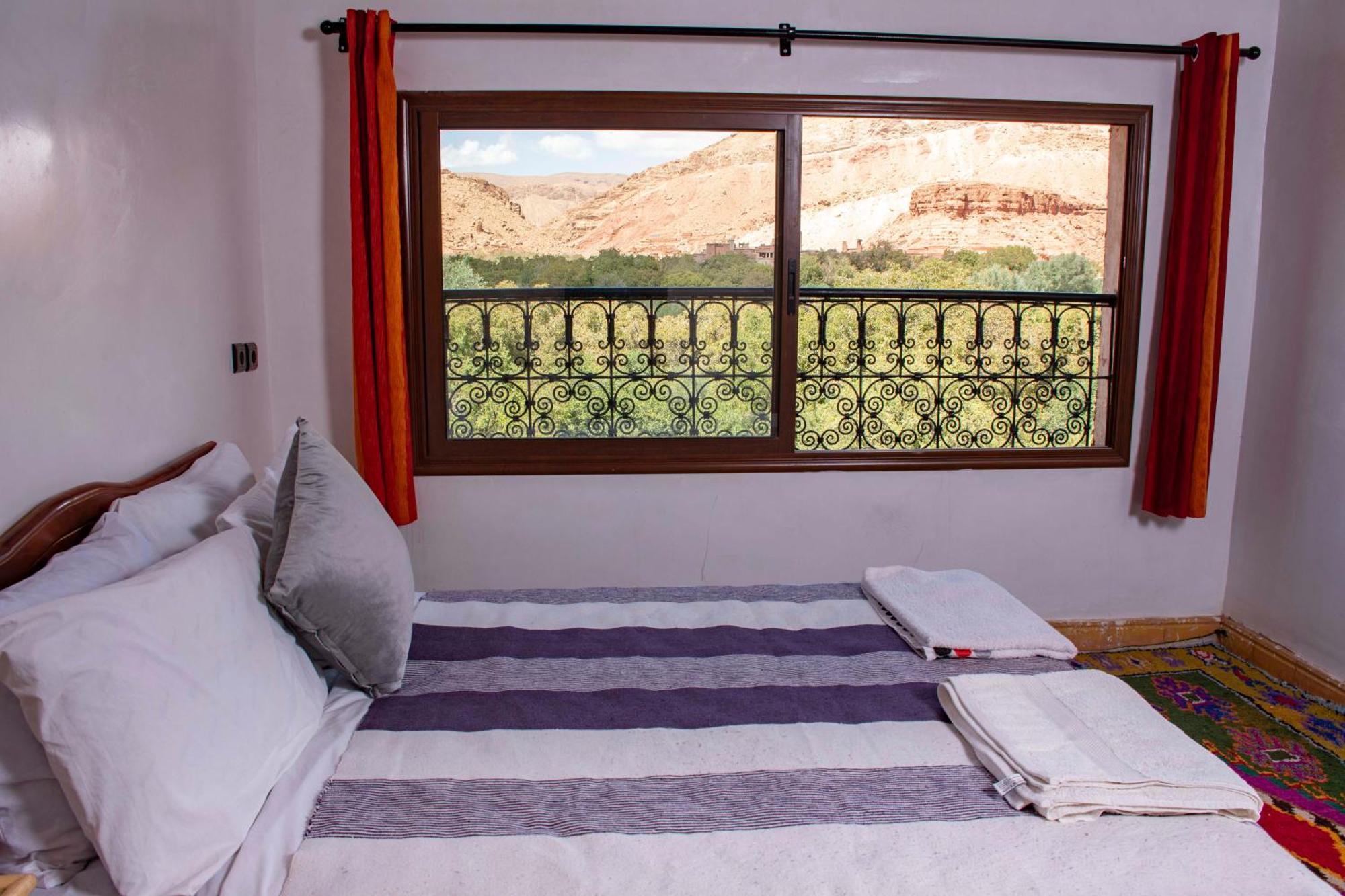 Hotel Awayou Bou Tharar Екстер'єр фото