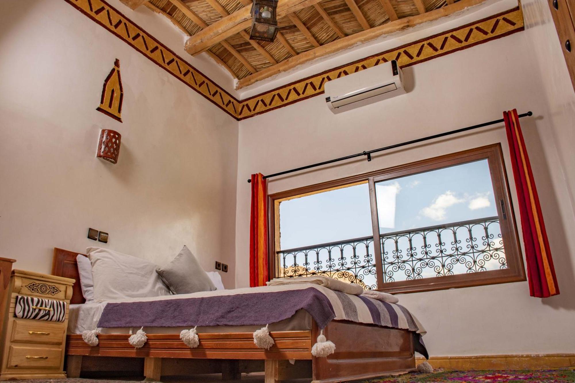 Hotel Awayou Bou Tharar Екстер'єр фото