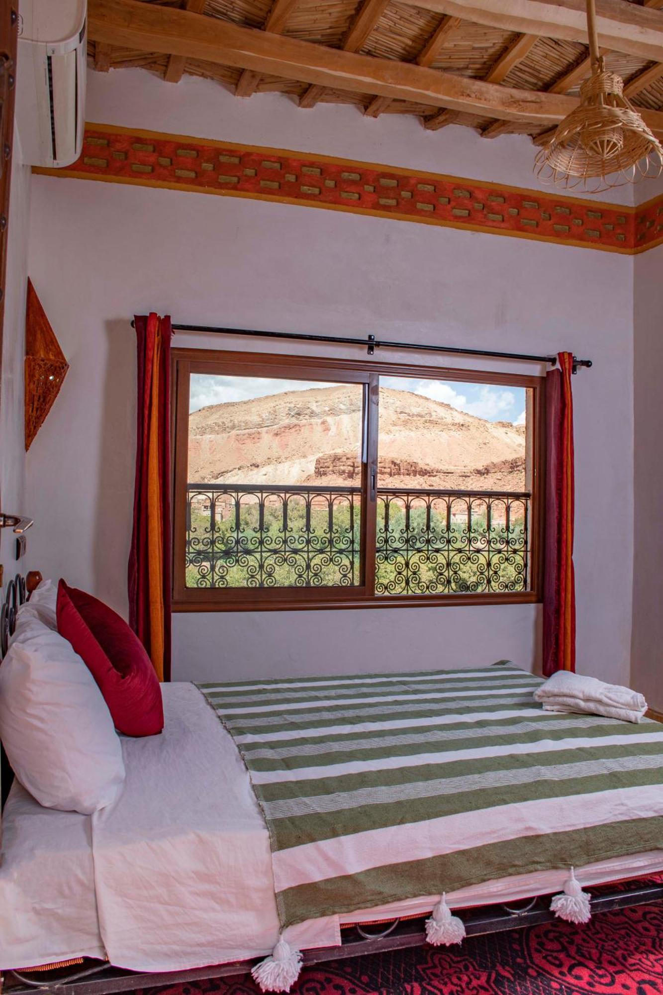 Hotel Awayou Bou Tharar Екстер'єр фото