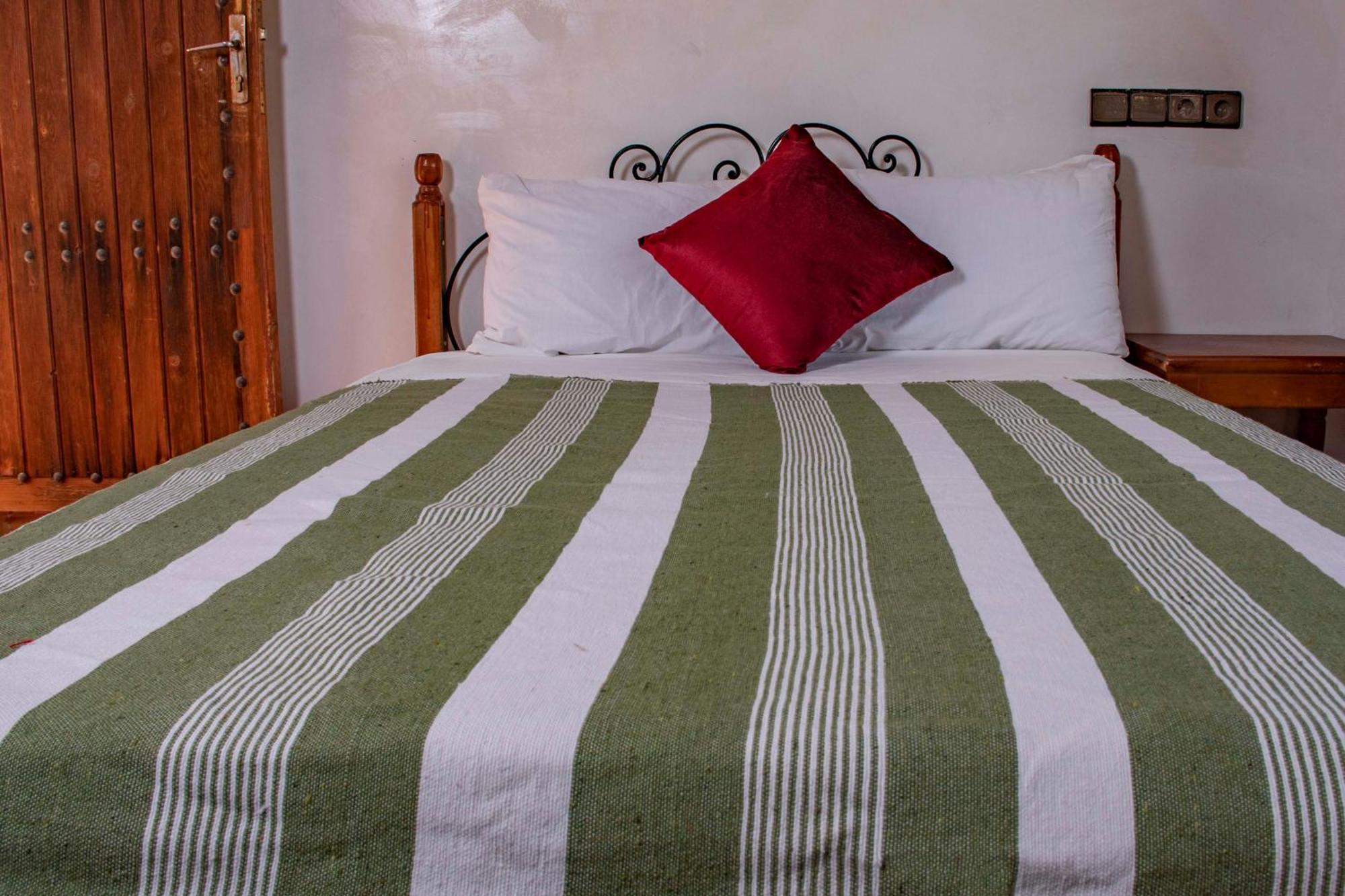 Hotel Awayou Bou Tharar Екстер'єр фото